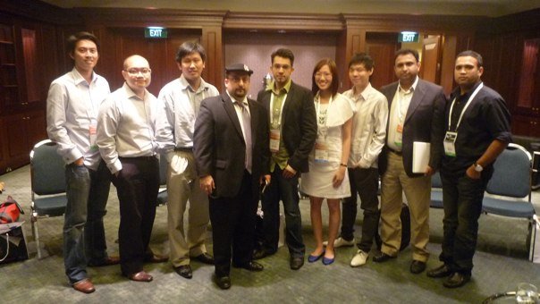 scottgoodstein-group-photo Left to Right: Me, Bernard Leong, Scott Goodstein, Mohan Belani, Dorothy Poon, Daryl Tay, Saurabh Pandey and Shalabh Pandey.